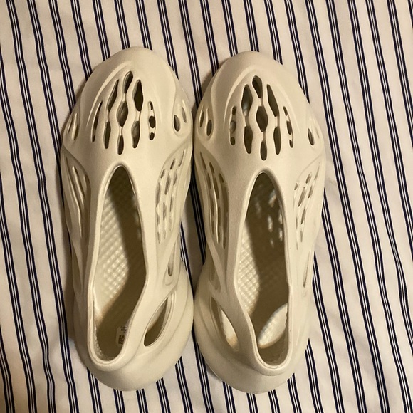 Yeezy Foam runners white size 9 main image 5